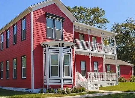 Red Velvet Inn